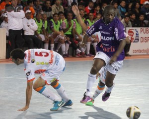 Marcos Canto fue la figura en el Play Off y goleador del torneo (Foto: Robert Rivas / PeruFutsal.pe)