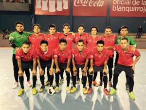 Alineación de YMCA Futsal que superó sin mayores problemas a Dynamo San Luis (Foto: Raquel Pinheiro)